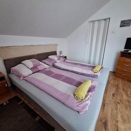 Lila Akac Vendeghaz Esztergom Bed & Breakfast Exterior foto