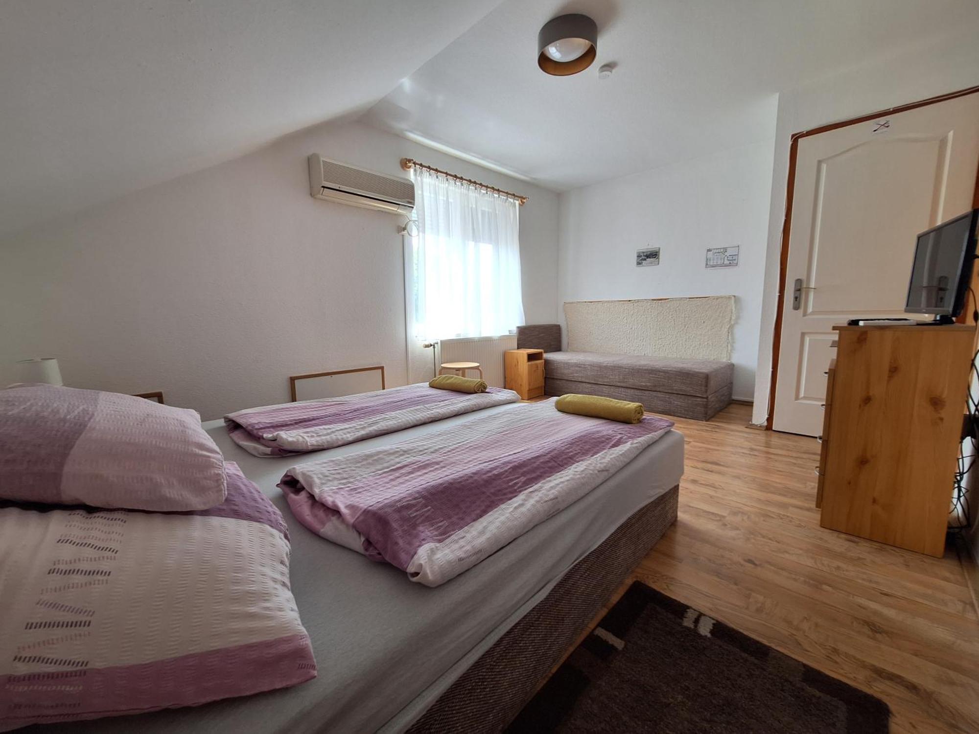 Lila Akac Vendeghaz Esztergom Bed & Breakfast Exterior foto