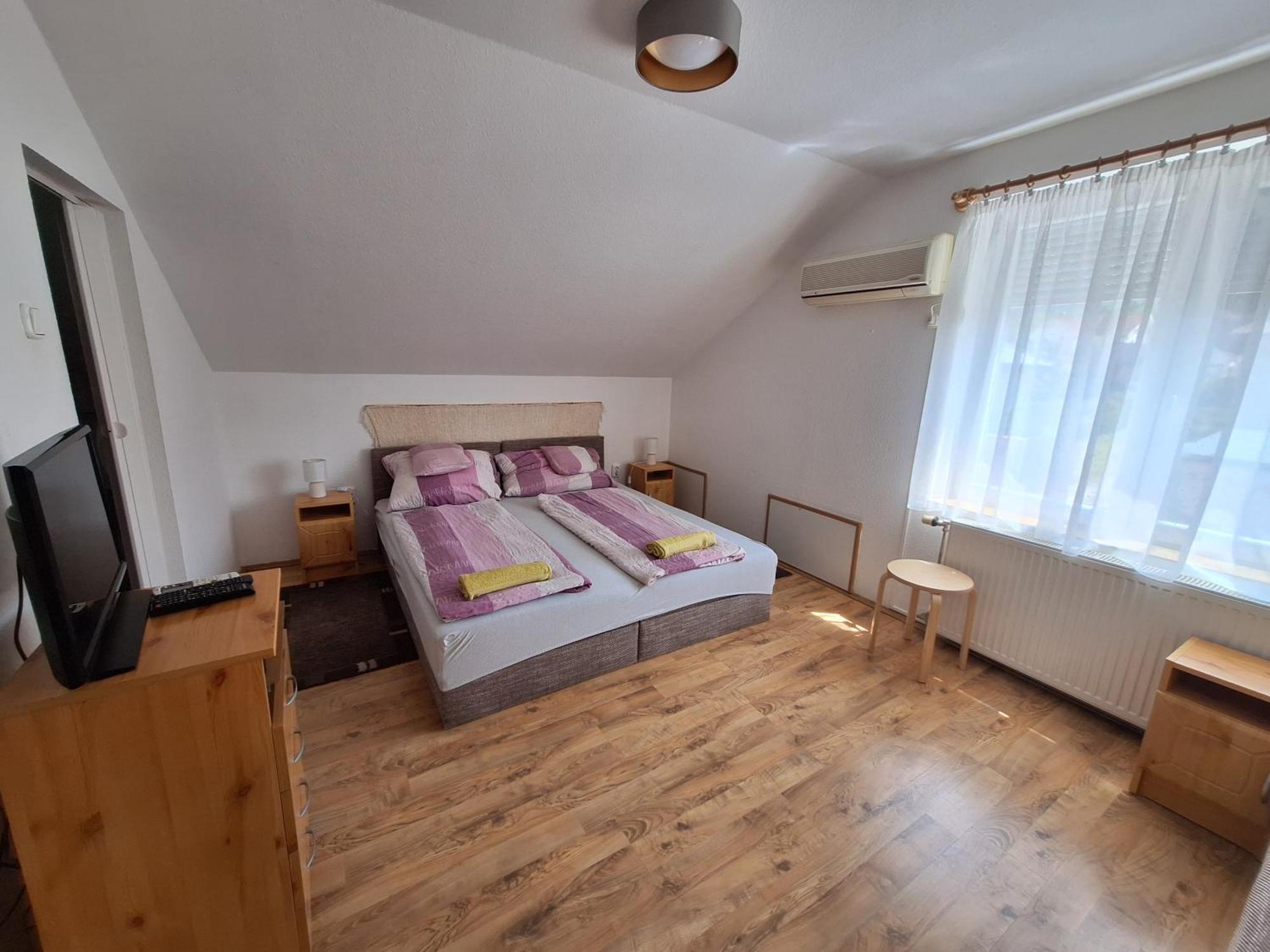 Lila Akac Vendeghaz Esztergom Bed & Breakfast Exterior foto