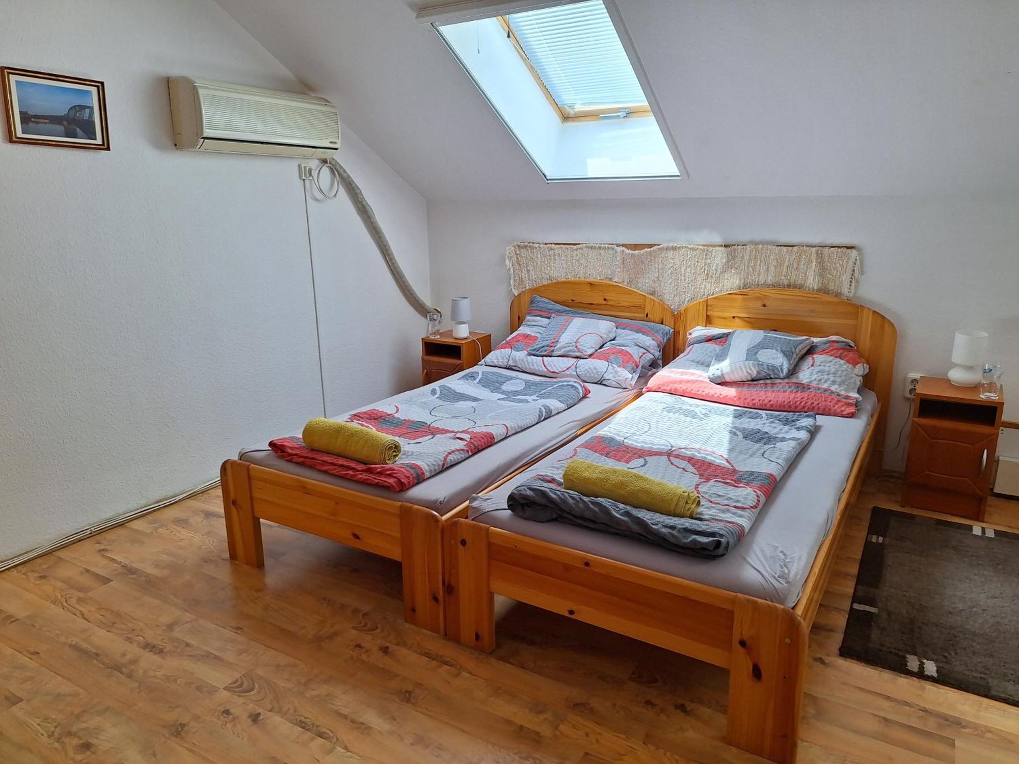 Lila Akac Vendeghaz Esztergom Bed & Breakfast Exterior foto