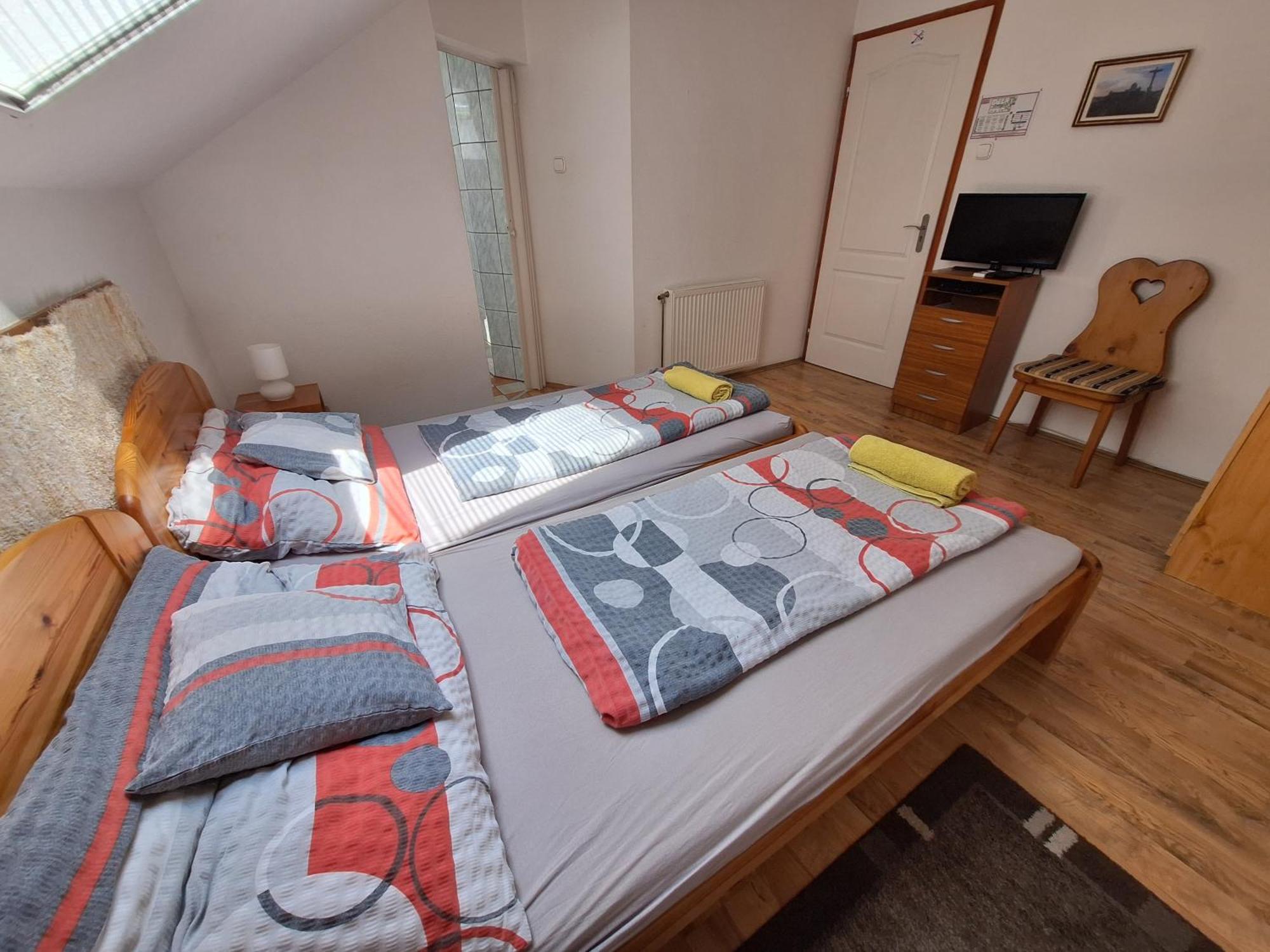 Lila Akac Vendeghaz Esztergom Bed & Breakfast Exterior foto