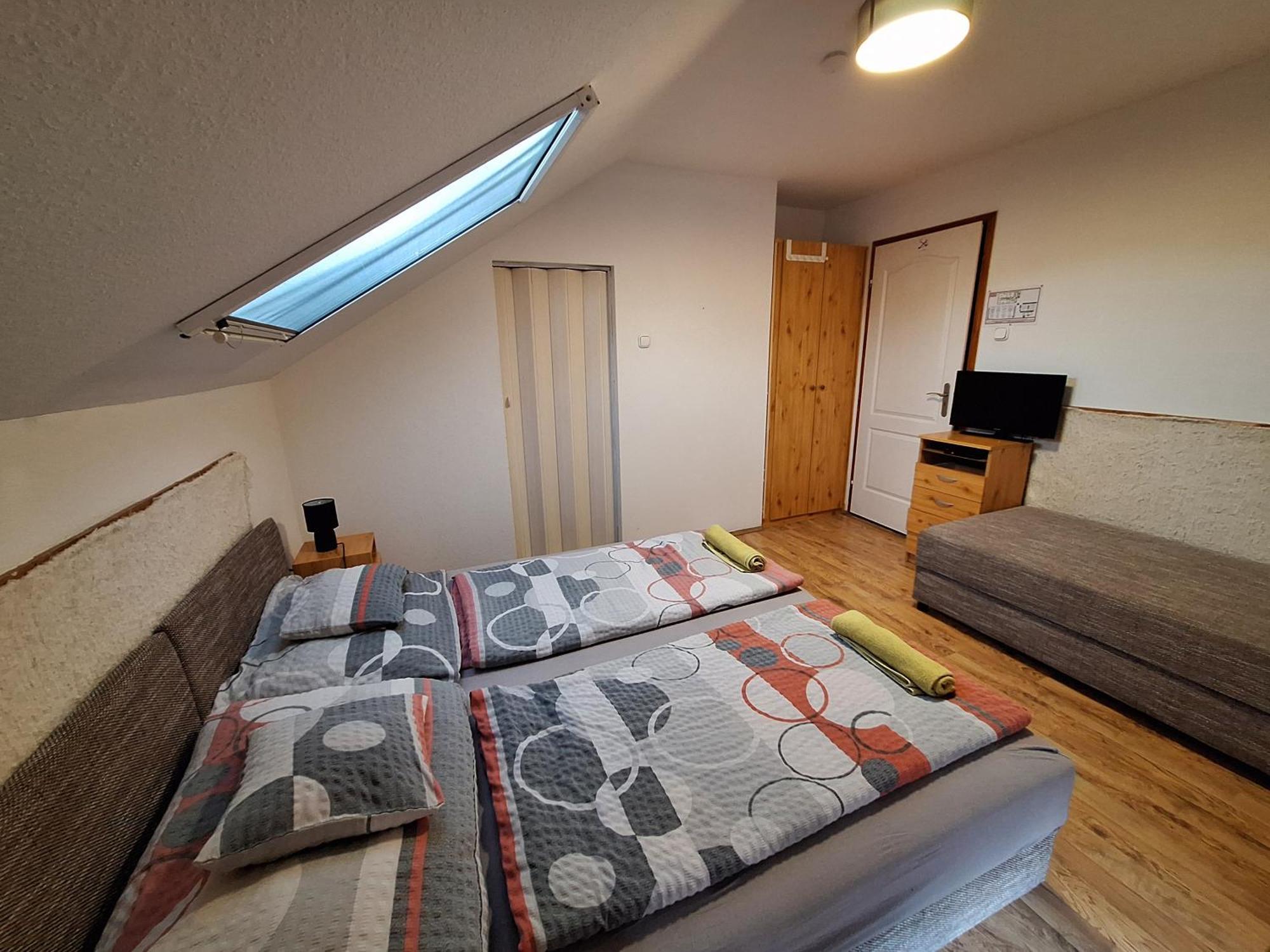 Lila Akac Vendeghaz Esztergom Bed & Breakfast Exterior foto