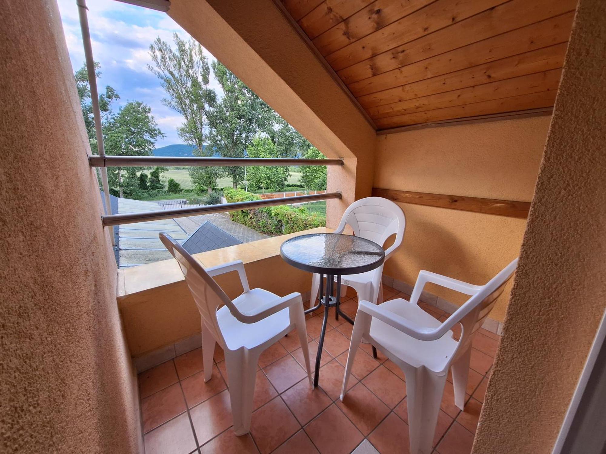 Lila Akac Vendeghaz Esztergom Bed & Breakfast Exterior foto