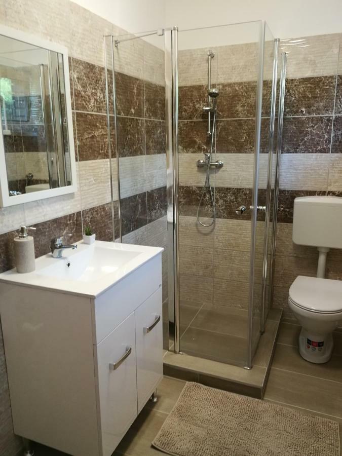 Lila Akac Vendeghaz Esztergom Bed & Breakfast Exterior foto