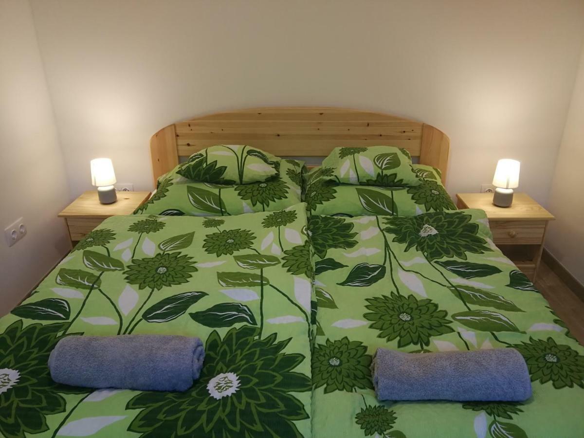 Lila Akac Vendeghaz Esztergom Bed & Breakfast Exterior foto