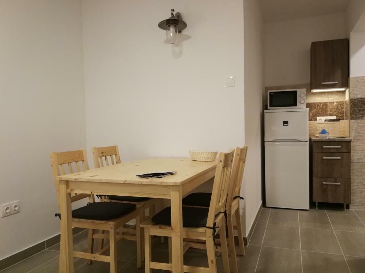 Lila Akac Vendeghaz Esztergom Bed & Breakfast Exterior foto